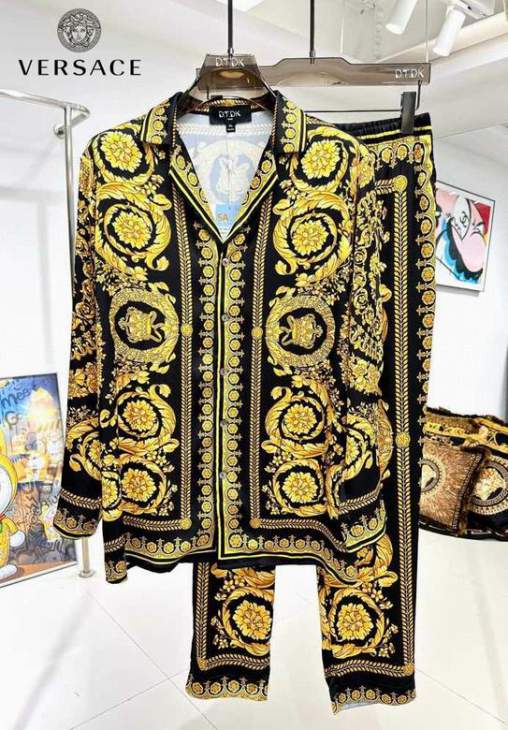 Picture of Versace Sweater Suits _SKUVersaceM-3XL24cn15242780